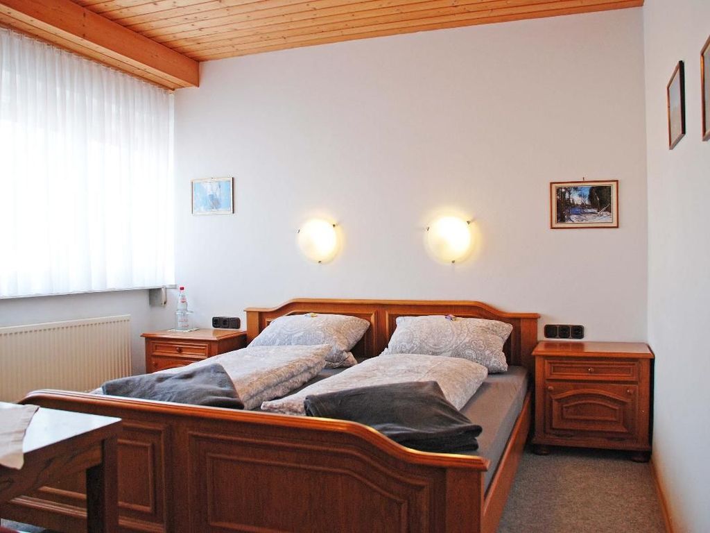 Zimmer 12 Bett