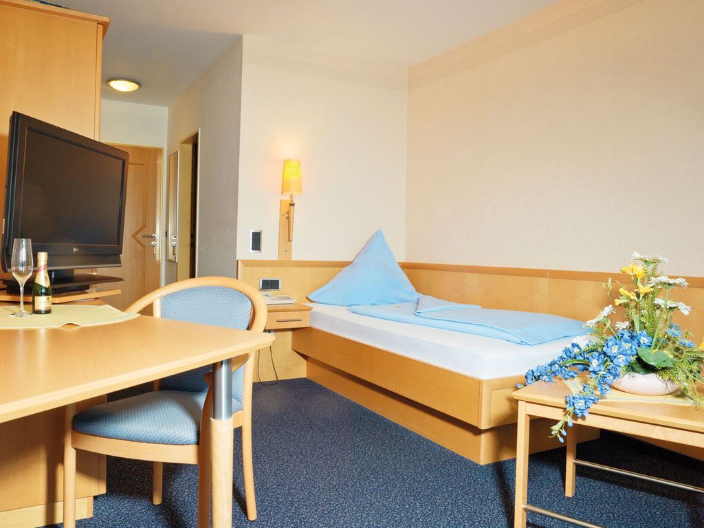 Einzelzimmer mit Balkon (20qm)