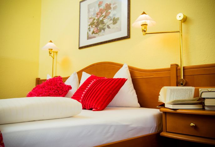Doppelzimmer - mit fröhlicher Einrichtung