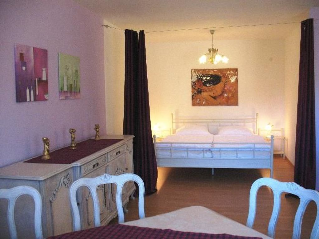 Schlafzimmer 1
