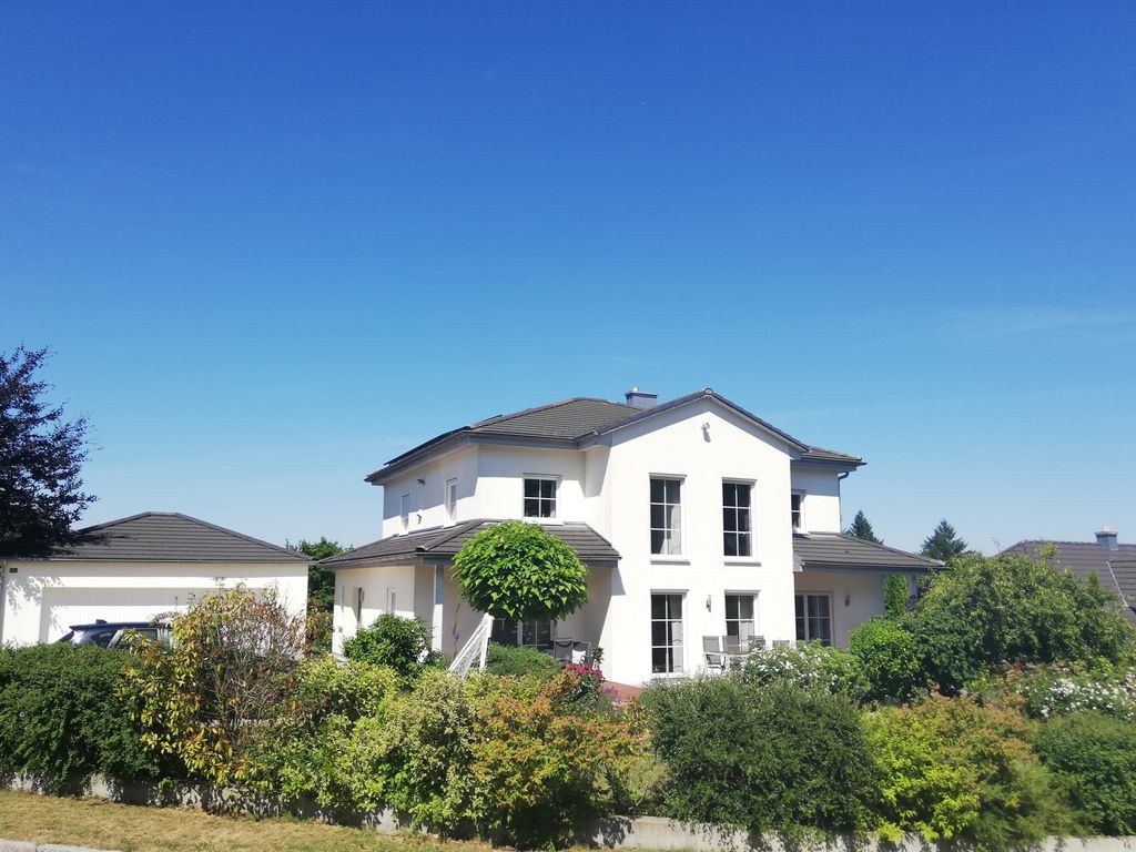 Wohnhaus mit Garten