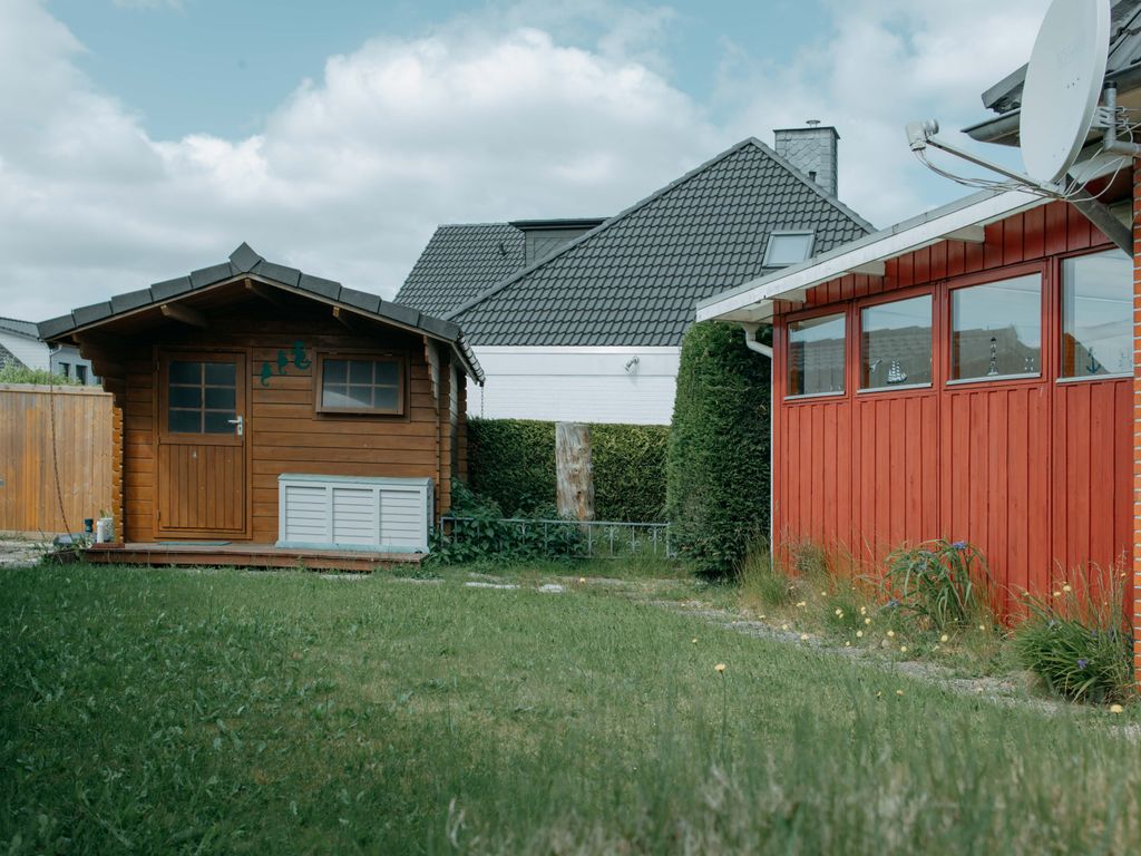 Haus Lily Wintergarten und Spiele Hütte mit Grillplatz für alle.