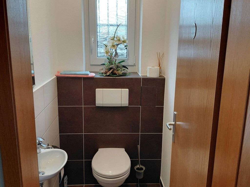 Gäste WC rechts von Haustür