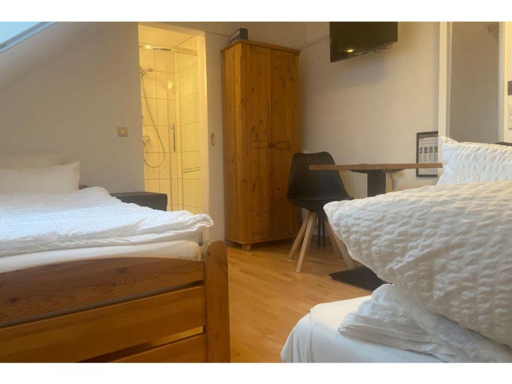 Ferienzimmer Sonnenseite mit badezimmer