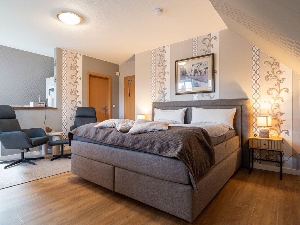 Wohn- und Schlafzimmer 1-Raum Wohnung 101