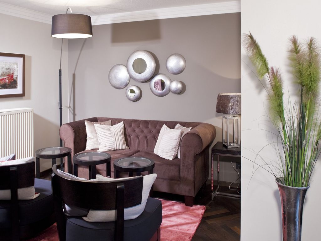 Eine gemütliche Sitzecke rundet das extravagant-luxuriöse Interior unserer Suiten perfekt ab.
