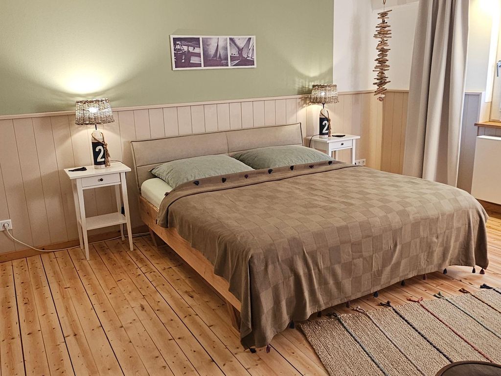 Schlafzimmer mit Doppelbett