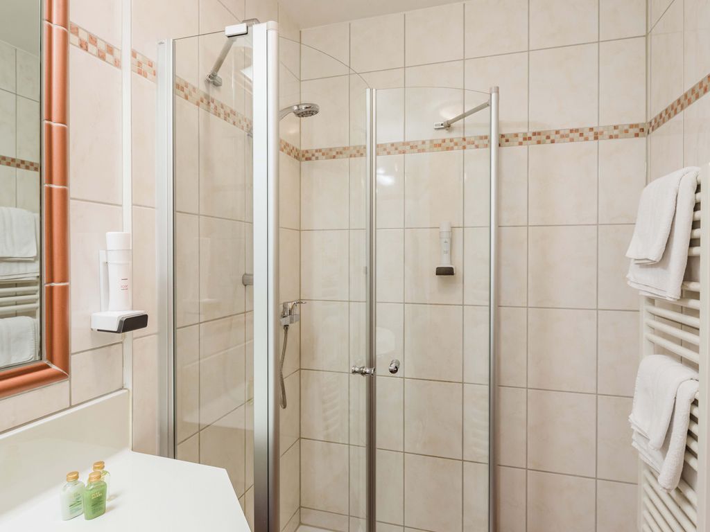 Bad Zweibettzimmer