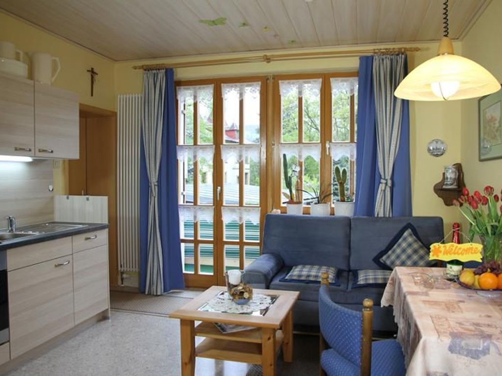 11 Wohnzimmer
