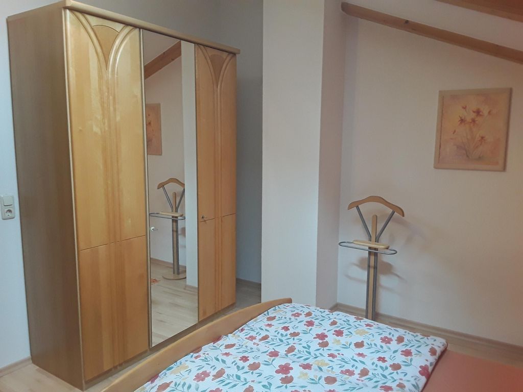 Schlafzimmer 1