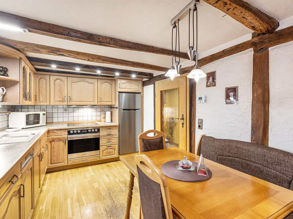 KITCHEN, INSIDE