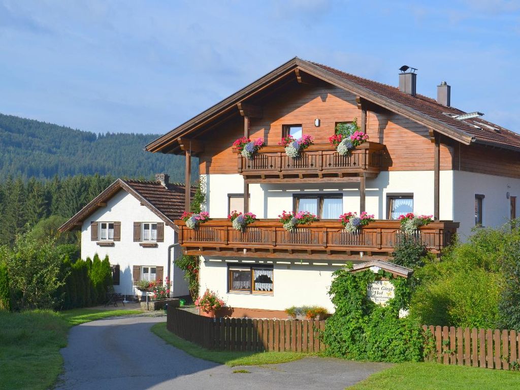 Hans-Girgl-Hof