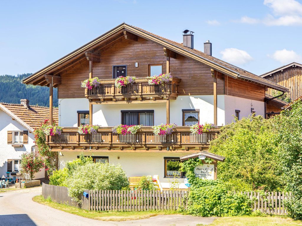 Hans-Girgl-Hof