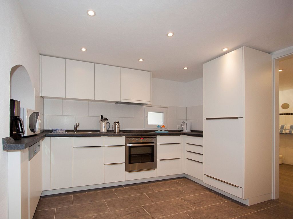 KITCHEN, INSIDE