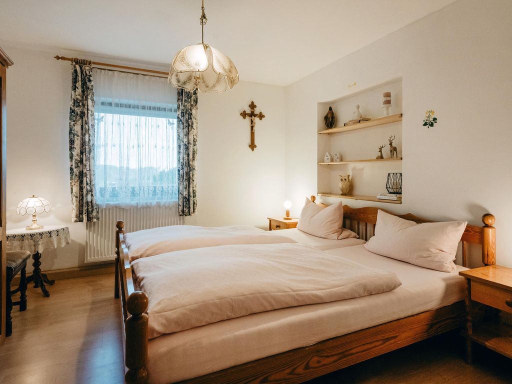 Schlafzimmer 1
