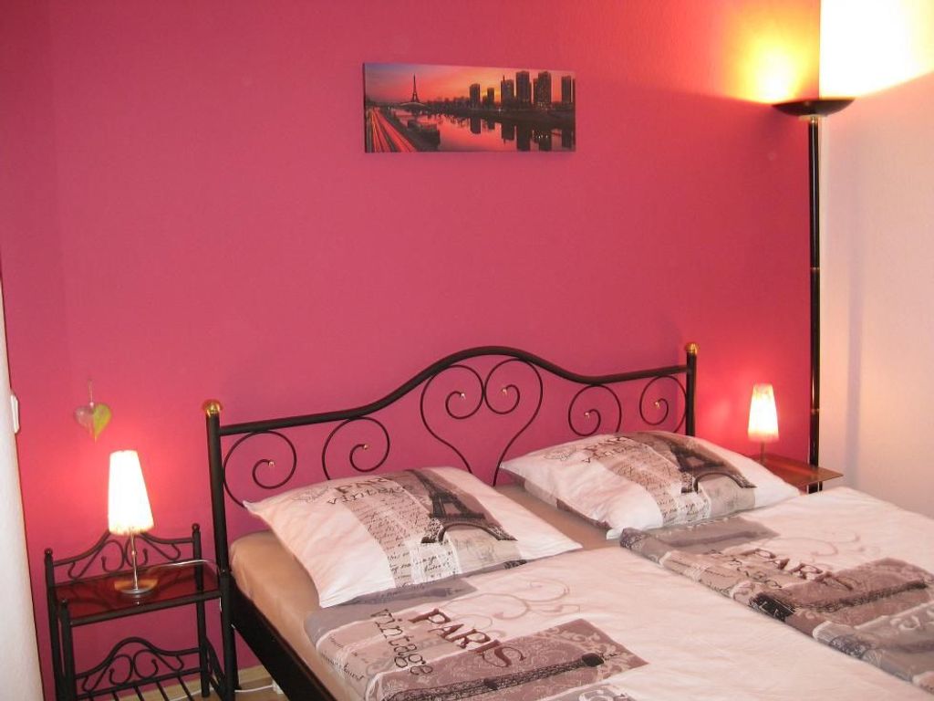Schlafzimmer 1