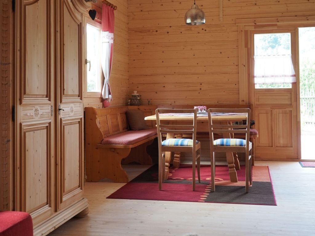 Essecke im Ferienhaus Holzhaisl in Kelheim im Altmühltal