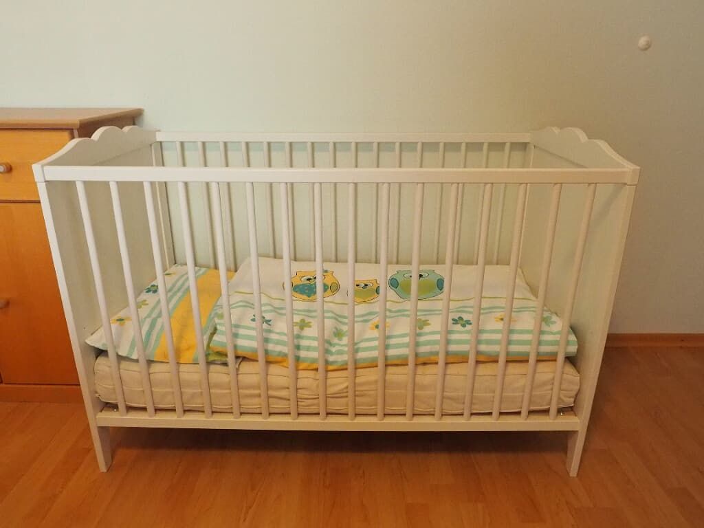 Schlafzimmer 2, Babybett