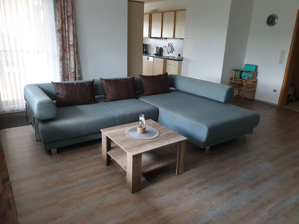 Wohnzimmer mit Couchlandschaft