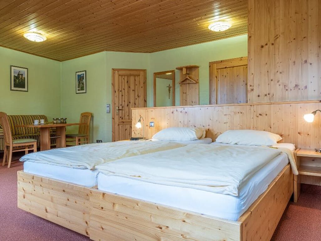 Doppelzimmer z. Nutzung als Dreibett