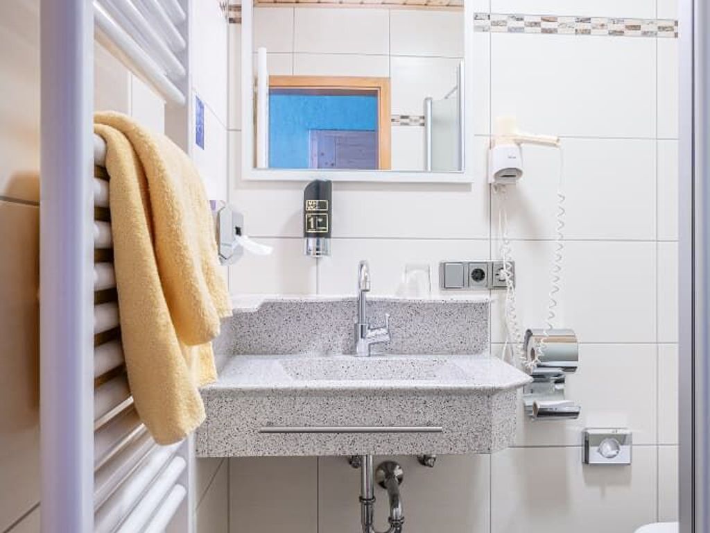 Badezimmer mit Dusche/WC