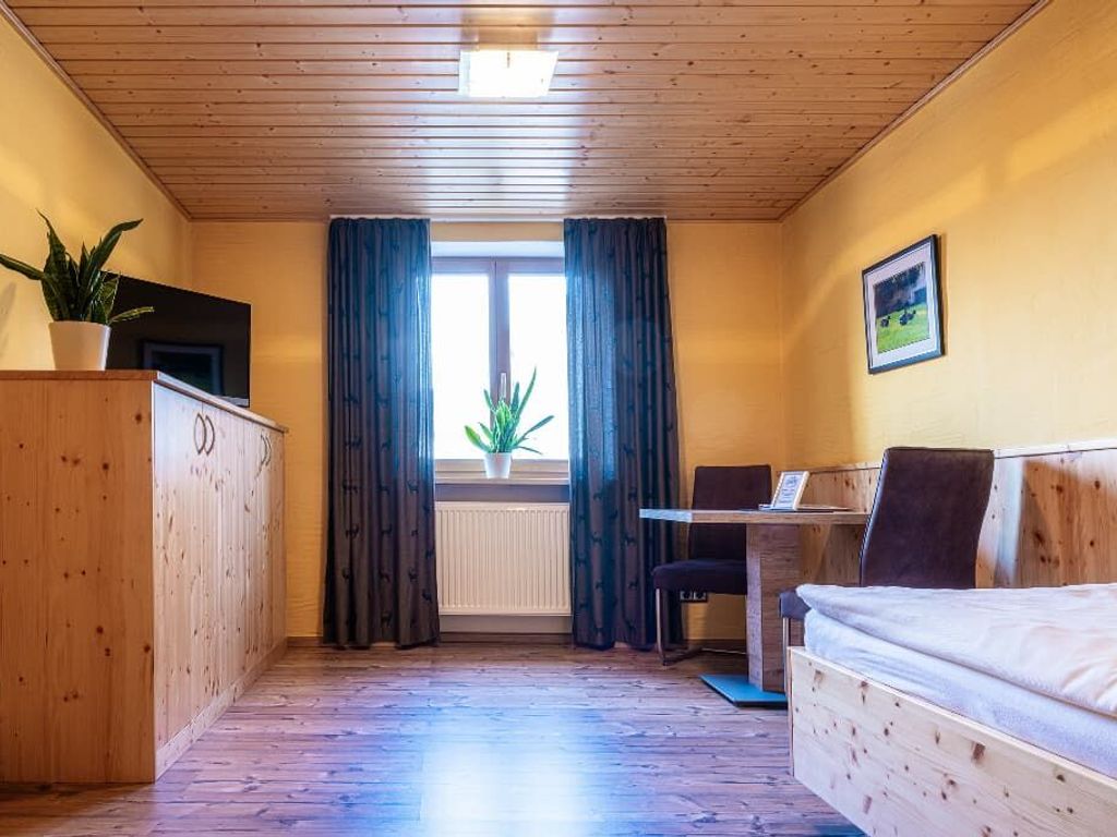 Einzelzimmer z. Nutzung als Zweibettzimmer