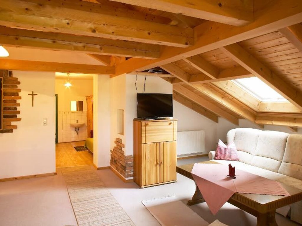 Suite 3 Couchbereich mit Übergang zum Vorzimmer