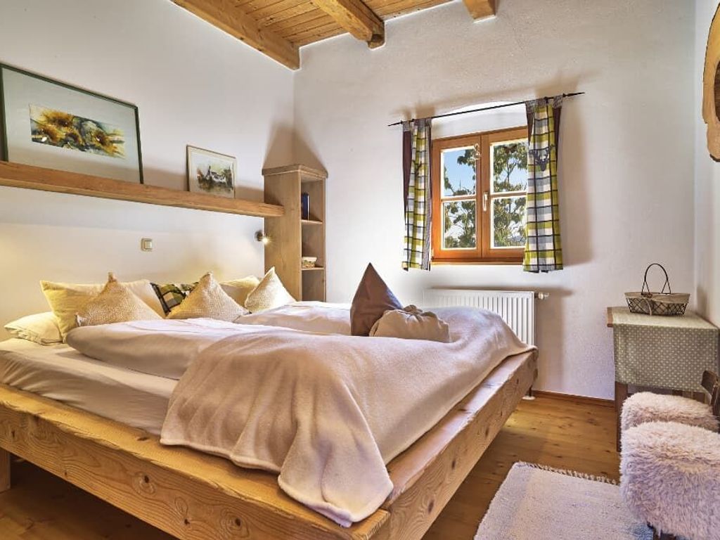 Balkenbett im Schlafzimmer