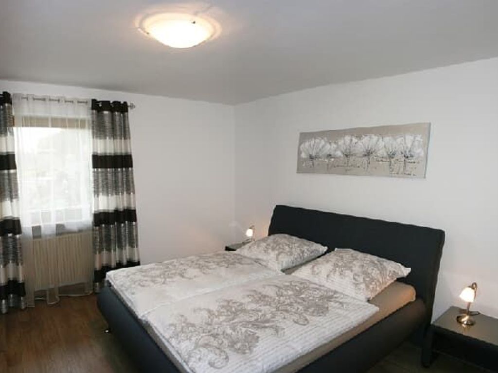 Schlafzimmer 1.jpg