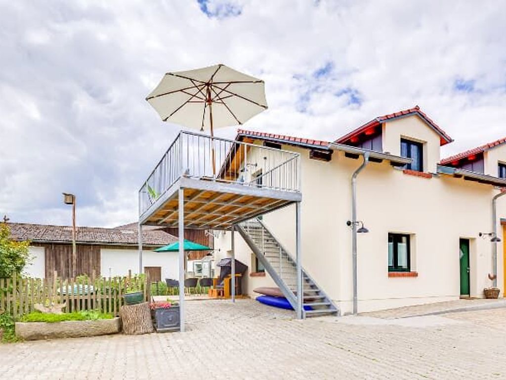 Eigener Carport und Blick auf den Eingang barrierefrei