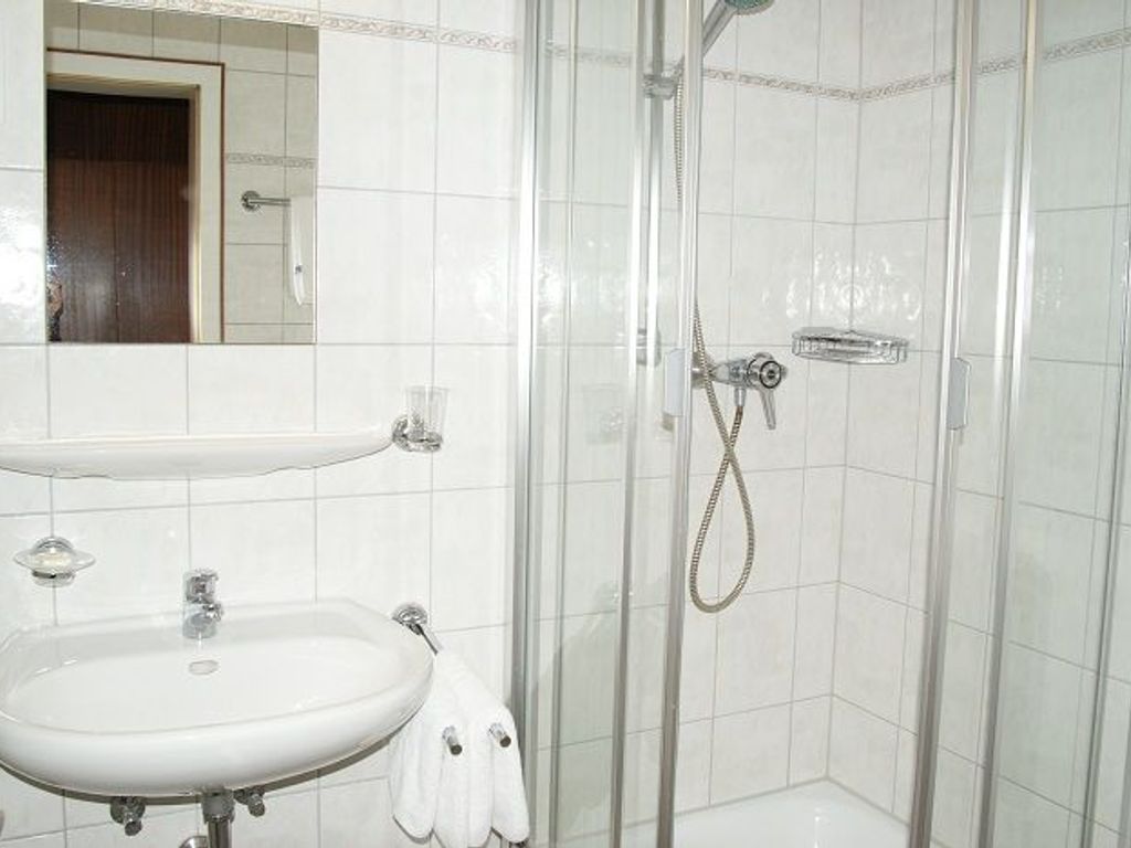 Bad - Doppelzimmer A