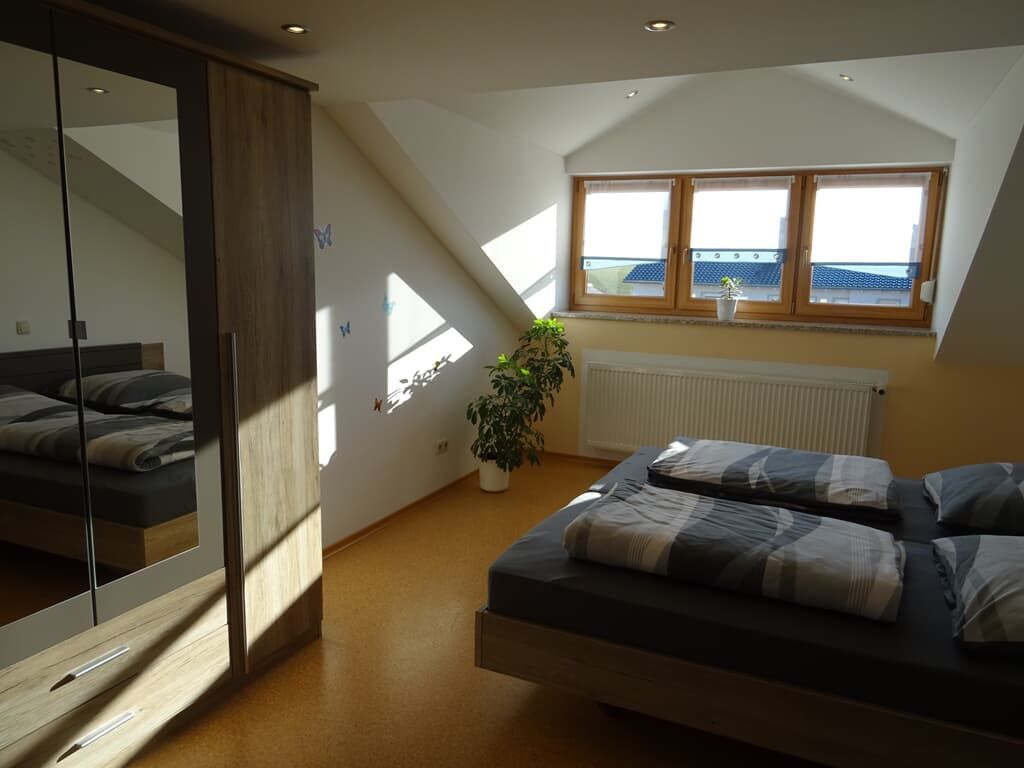 Schlafzimmer 1