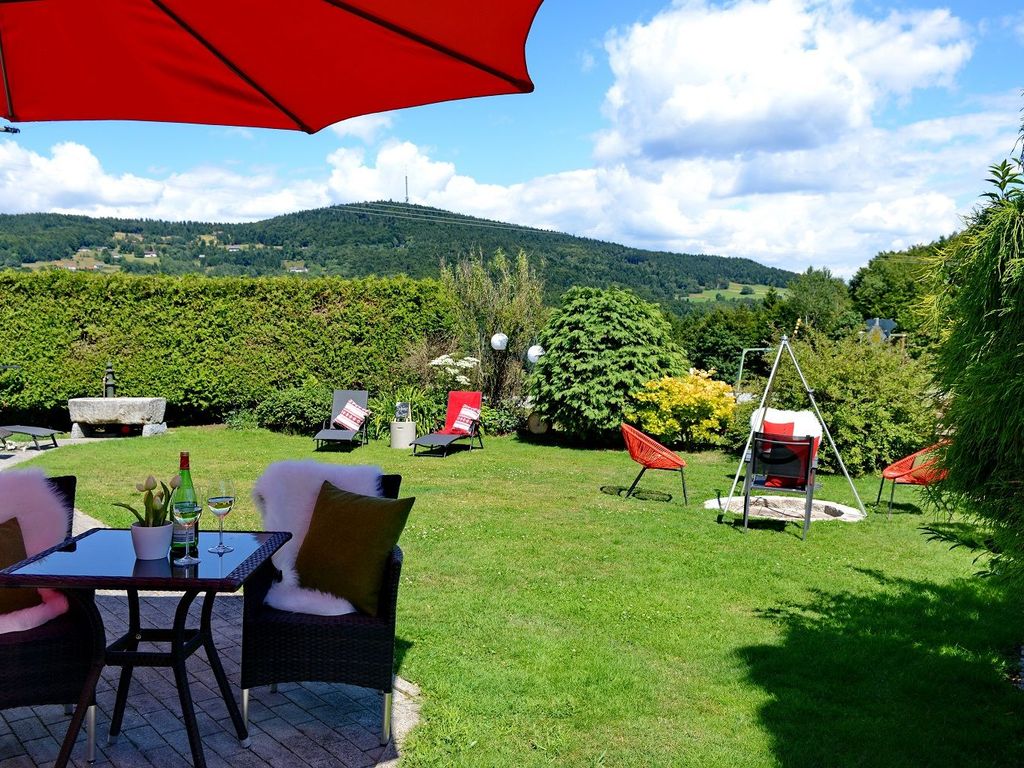 Hauseigener Garten mit Grillplatz