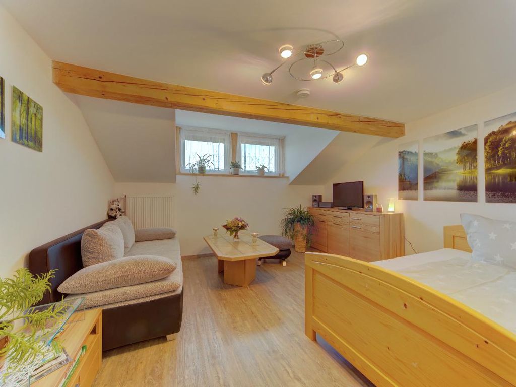 Wohn/Schlafzimmer DG