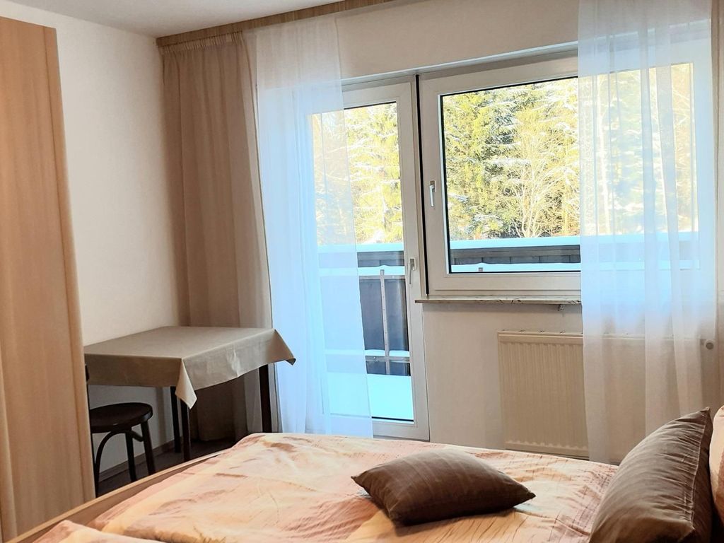 Schlafzimmer 1