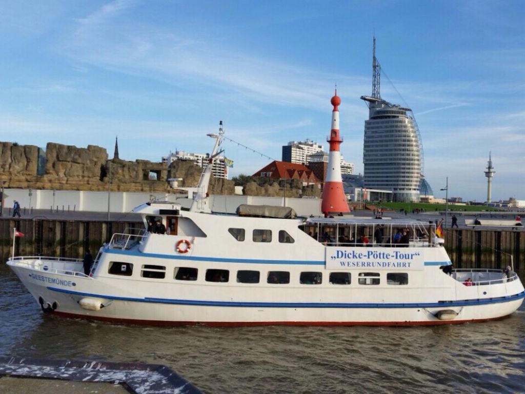 Neuer Hafen mit Ausflugsschiff Geestemünde