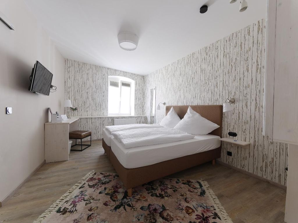 Weinbar und Hotel "Fahr Away"
