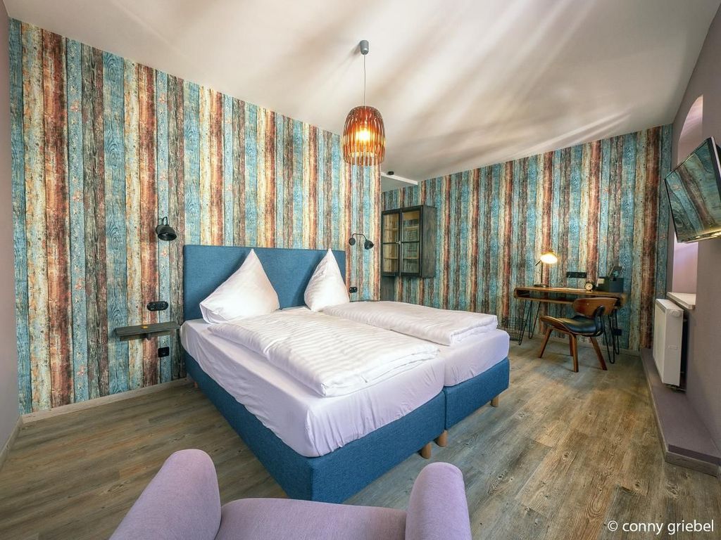 Weinbar und Hotel "Fahr Away"