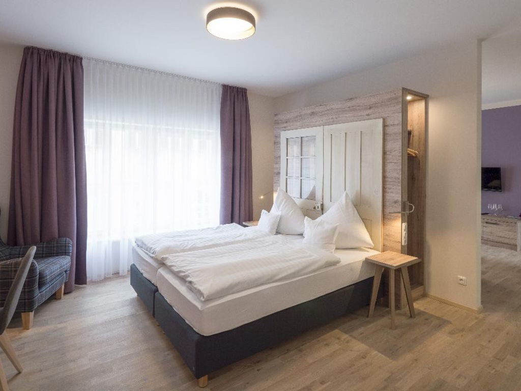 Weinbar und Hotel "Fahr Away"