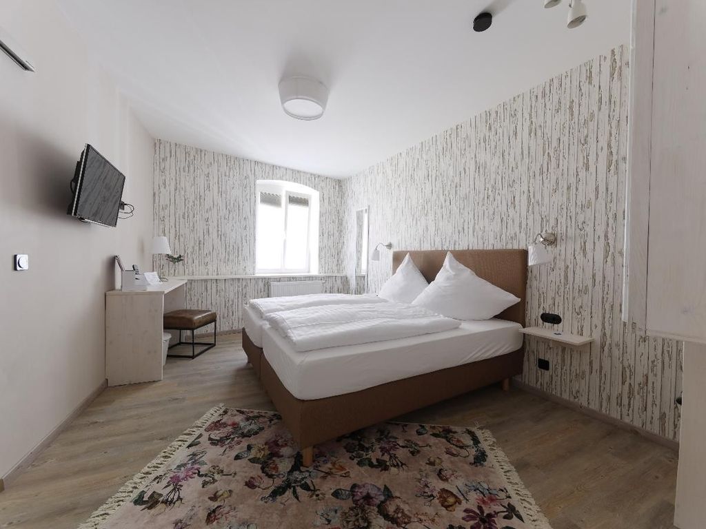 Weinbar und Hotel "Fahr Away"
