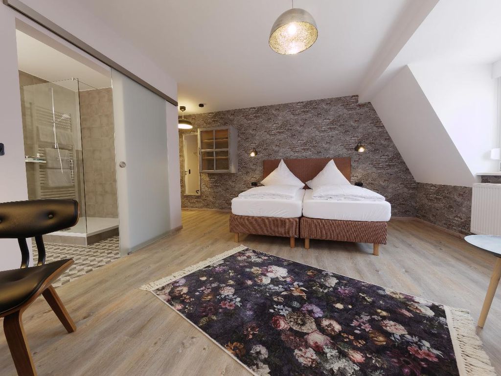 Weinbar und Hotel "Fahr Away"