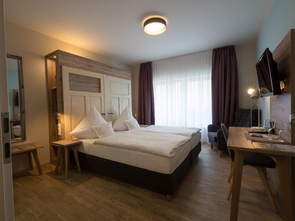 Weinbar und Hotel "Fahr Away"