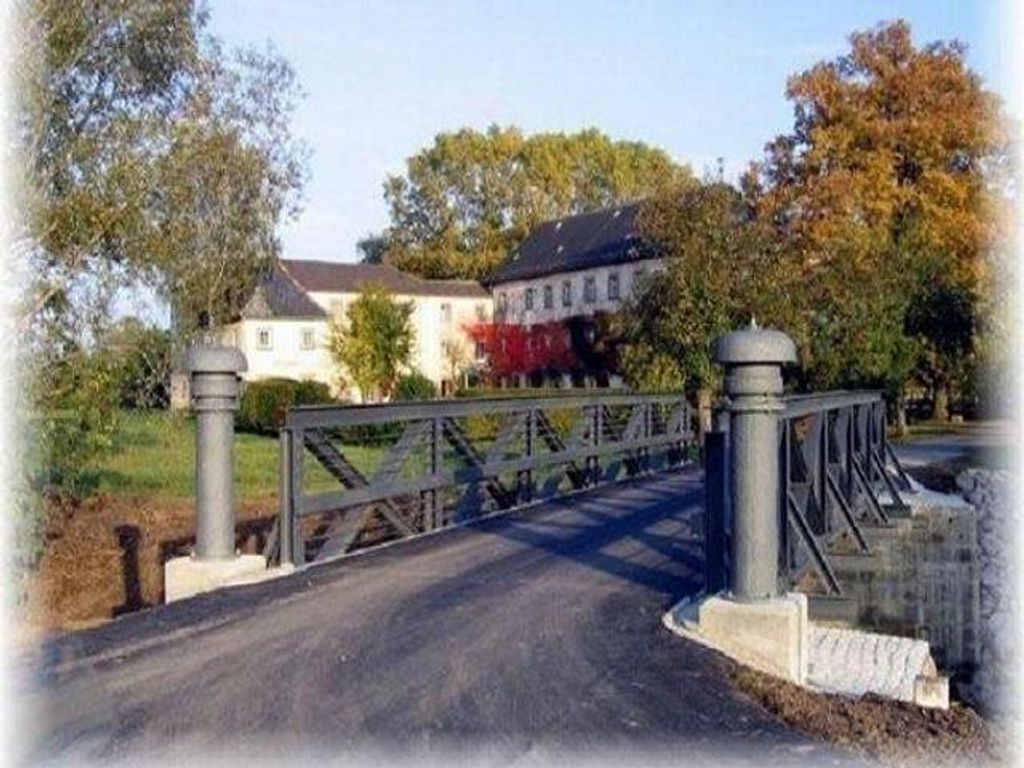 Brücke verbindet