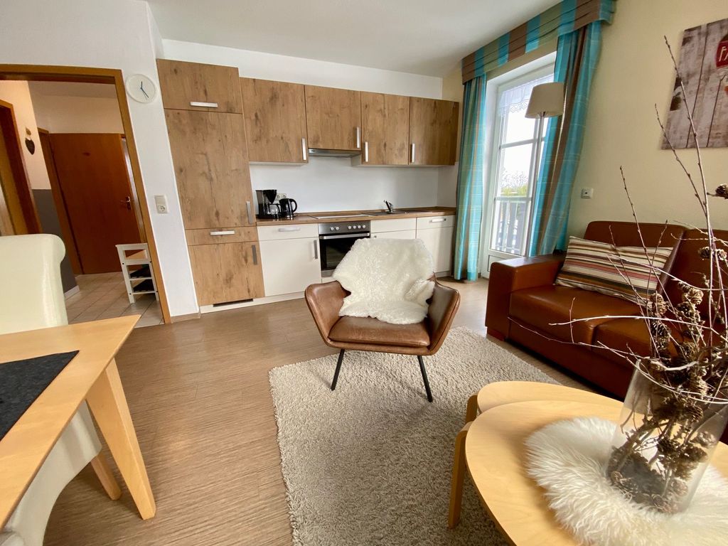 Wohnraum mit Zugang auf den Südbalkon