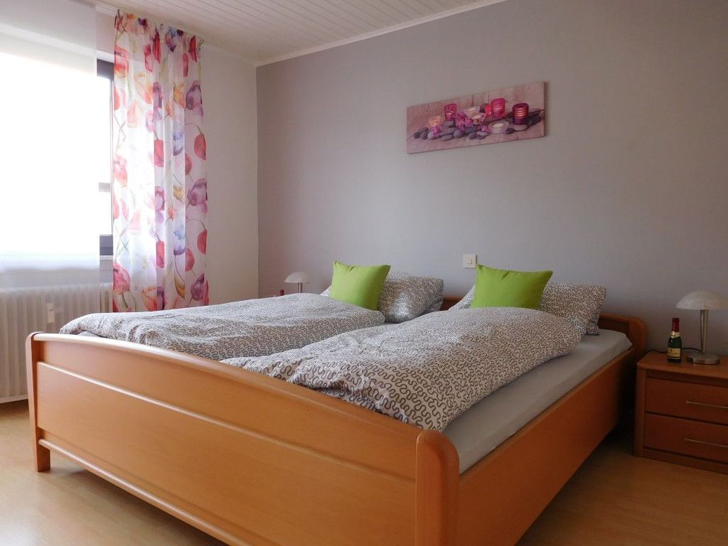 Schlafzimmer 1