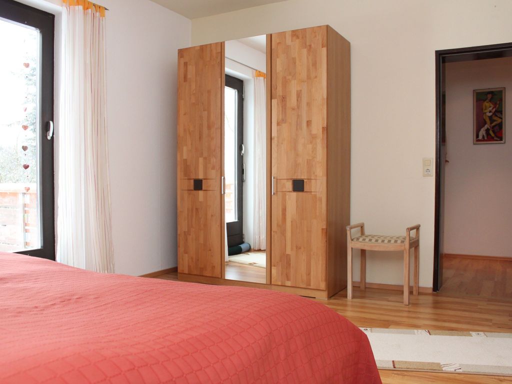 Schlafzimmer 1