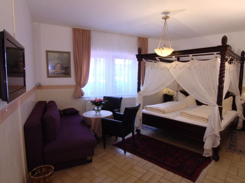 Himmelbett schwarz