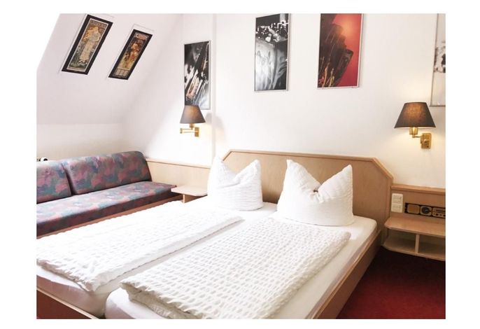 Doppelzimmer mit Fernseher und WLAN