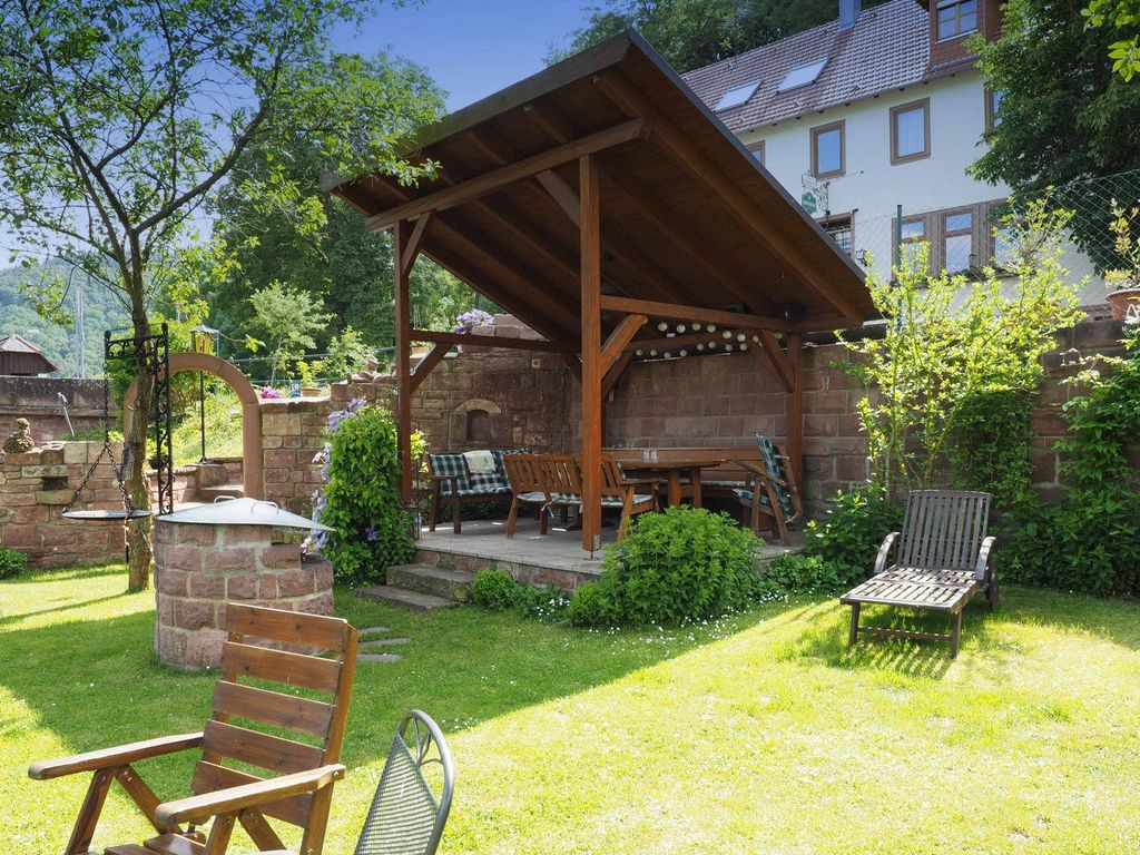 Gemütliche Sitzecke am Taubergarten