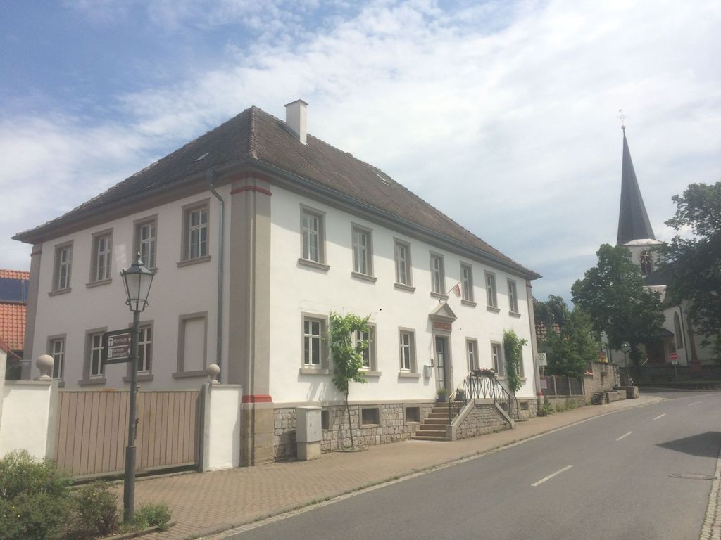 Ferienwohnungen im SCHUL & RATHHAUS Obervolkach